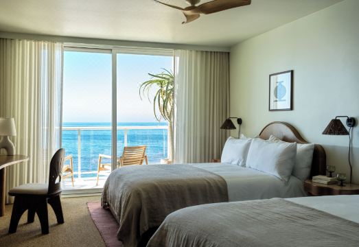 Casa Loma Beach Hotel Hotel Overview