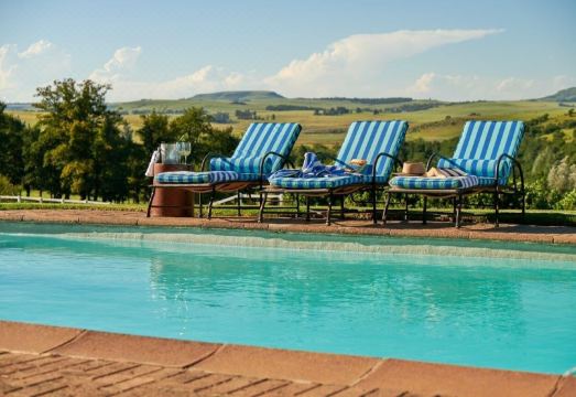 Oaklands Farm StayHotel Overview