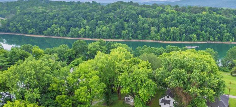 伯恩赛德度假屋，步行到坎伯兰湖!(Burnside Vacation Rental, Walk to Lake Cumberland!)图片