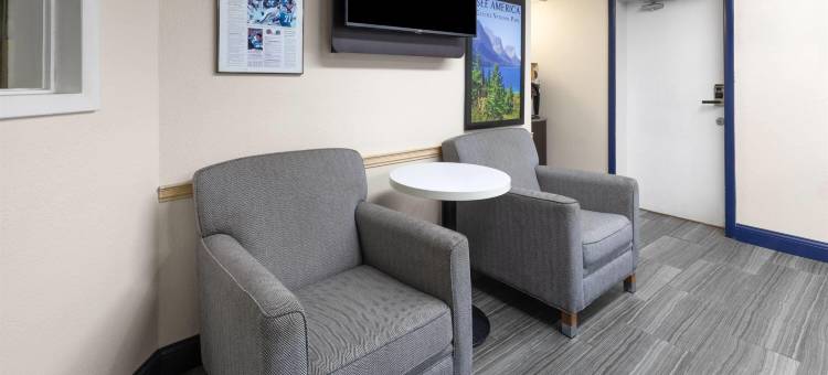 密歇根麦迪逊高地Travelodge by Wyndham酒店(Travelodge by Wyndham Madison Heights MI)图片
