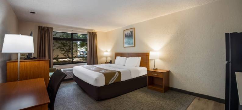 库勒城郊区的工作室(Suburban Studios Canon City)图片