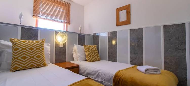 OYO Bentleys Hotel Deluxe Twin Studio图片