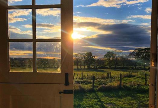 Cosy Romantic Shepherd Hut in Open Countryside Hotel Overview