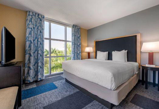 Cambria Hotel Ft Lauderdale, Airport South & Cruise Port Hotel Overview