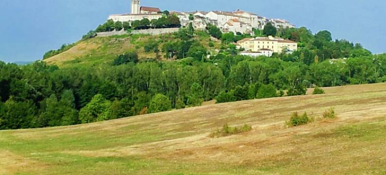 Charming Apartment in Serene French Setting图片