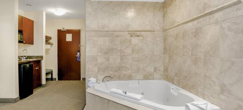 智选假日套房酒店怀特考东南 by IHG(Holiday Inn Express & Suites Whitecourt Southeast by IHG)图片