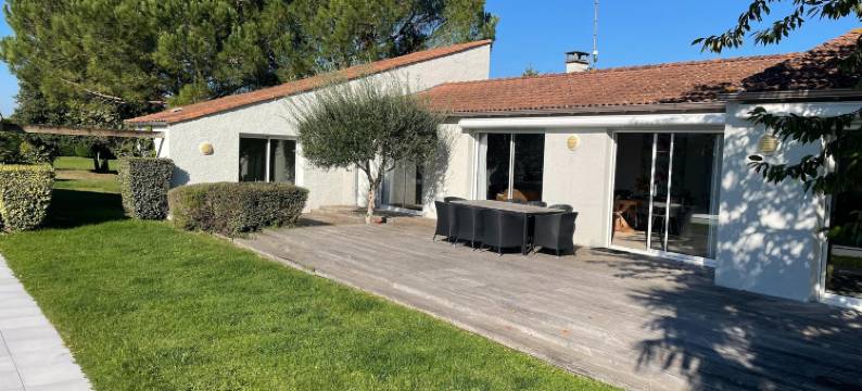 Modern Villa with Pool in Brives图片