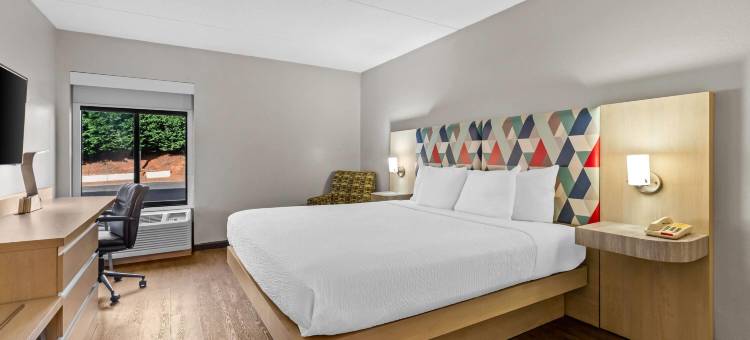 温德姆戴斯酒店及套房桃树角/诺克罗斯(Days Inn & Suites by Wyndham Peachtree Corners/Norcross)图片