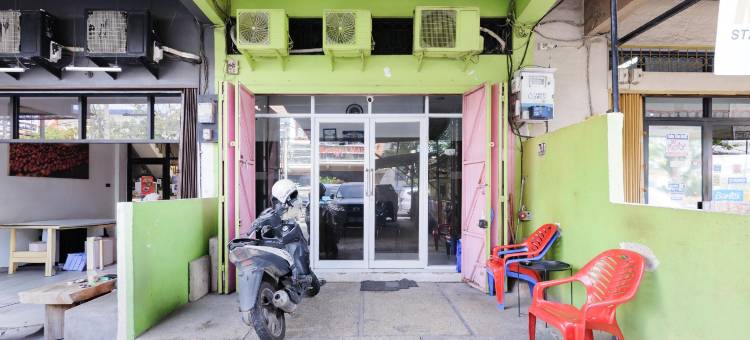 OYO 3929 8安高马斯酒店(RedDoorz at Jalan Bangau Palembang)图片