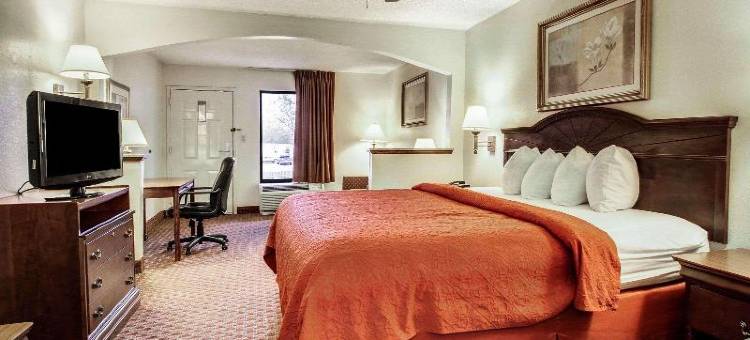 品质酒店及套房克林顿 - 杰克逊西(Quality Inn & Suites Clinton - Jackson West)图片