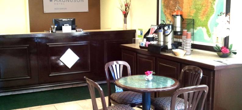 马格努森红男爵酒店(Magnuson Hotel Red Baron)图片