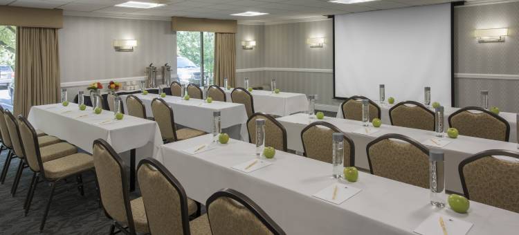 芝加哥伍德戴尔埃尔克格罗夫希尔顿逸林酒店(DoubleTree by Hilton Hotel Chicago Wood Dale - Elk Grove)图片