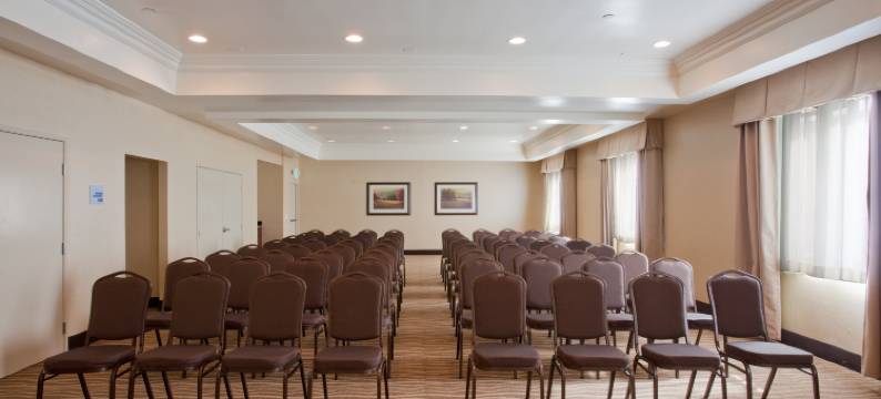 洛杉矶机场霍索恩智选假日套房酒店(Holiday Inn Express & Suites LOS ANGELES AIRPORT HAWTHORNE by IHG)图片