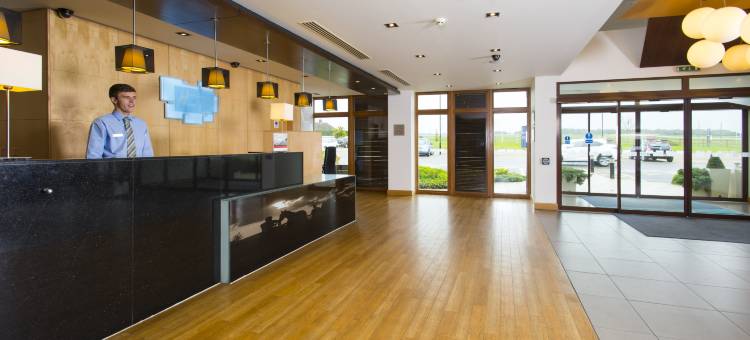 Holiday Inn Express 伦敦 - 森马(Holiday Inn Express London - Epsom Downs)图片