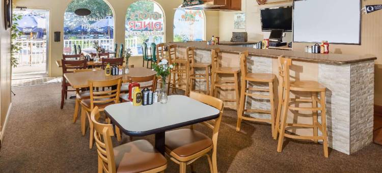 迈尔斯堡斯普林斯戴斯度假酒店(Days Inn by Wyndham Fort Myers Springs Resort)图片