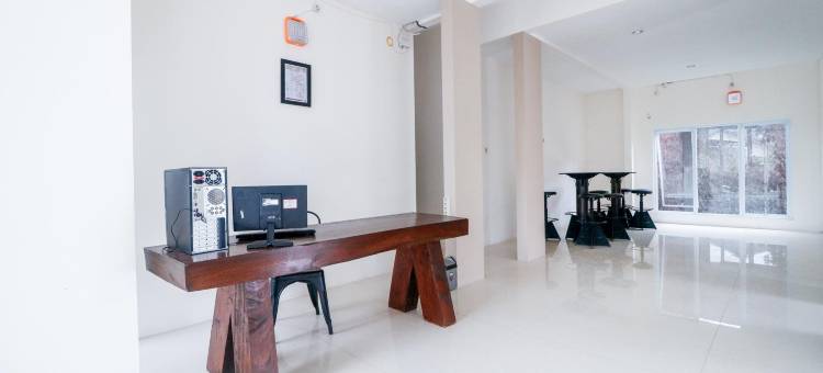 瑞德多兹酒店 - 近班贾尔马辛佳兰艾哈迈德沙亚尼(Urbanview Hotel Ava Banjarmasin by RedDoorz)图片