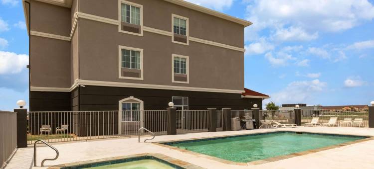 布里奇波特拉昆塔温德姆套房酒店(La Quinta Inn & Suites by Wyndham Bridgeport)图片