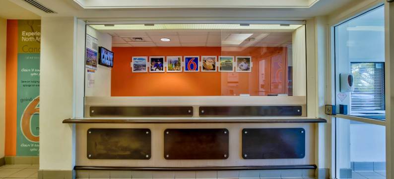 西多伦多 - 伯灵顿 - 奥克维尔6号汽车旅馆酒店(Motel 6 Burlington, on - Toronto West - Oakville)图片