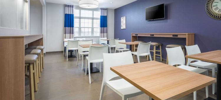 穆尔黑德法戈区麦客达套房酒店(Microtel Inn & Suites by Wyndham Moorhead Fargo Area)图片