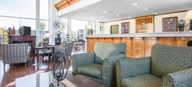 卡梅伦帕克诗格尔斯普林斯凯艺套房酒店(Quality Inn & Suites Cameron Park Shingle Springs)图片