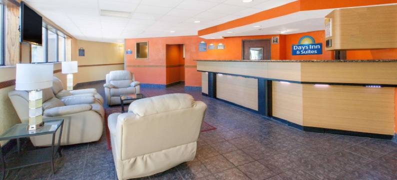 麦迪逊高地戴斯套房酒店(Days Inn & Suites by Wyndham Madison Heights MI)图片