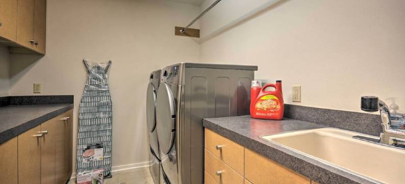 Ransom Canyon Villa w/ Pool - Steps to Lake!图片