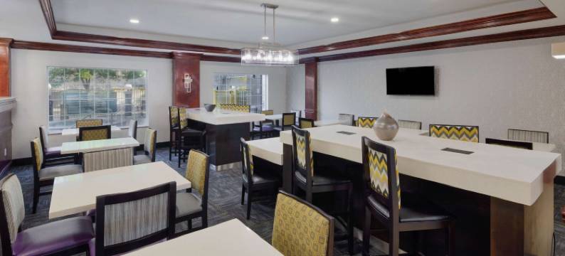萨凡纳机场普勒拉昆塔温德姆套房酒店(La Quinta Inn & Suites by Wyndham Savannah Airport - Pooler)图片