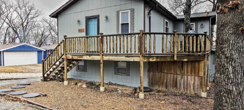 肖克顿湖度假房，含厨房，距湖半英里(Stockton Lake Escape w/ Kitchen, Half Mile to Lake)图片