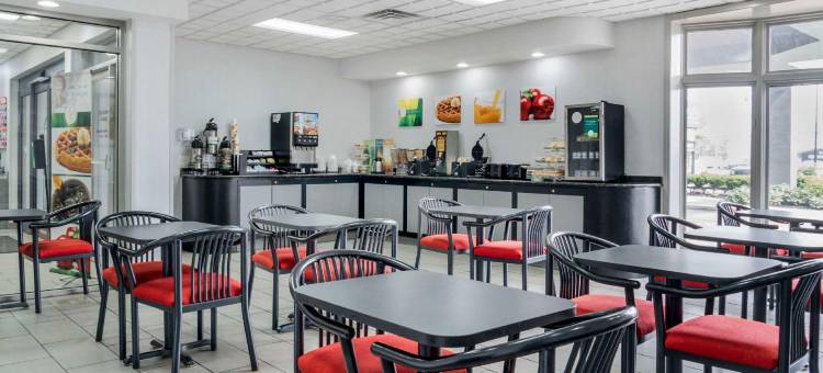 宴会中心品质套房酒店(Quality Inn & Suites Banquet Center)图片