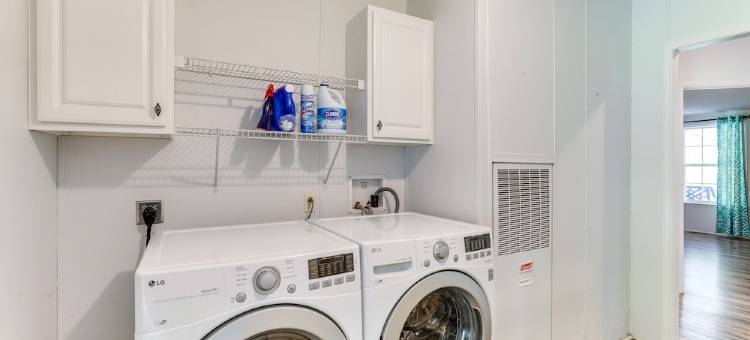 靠湖的萨默顿度假屋，带船坞+游泳池！(Lakefront Summerton Getaway w/ Boat Dock + Pool!)图片