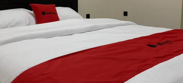 红多兹伊斯兰酒店-近帕蒂新邦利马(RedDoorz Syariah Near Kawasan Simpang Lima Pati)图片