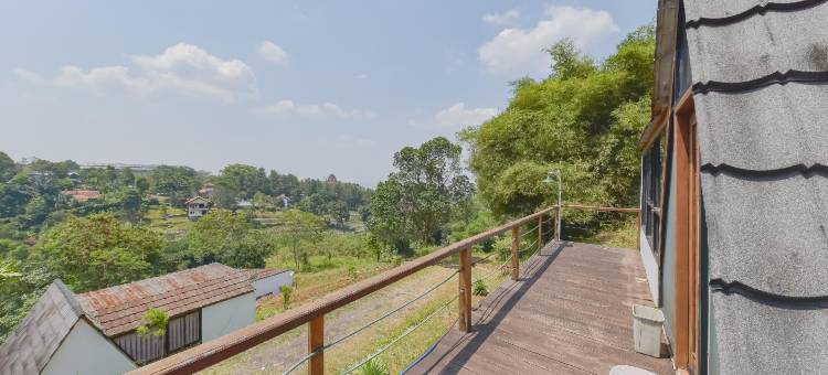 红门酒店度假村清真-近DCastello齐亚特苏邦(RedDoorz Resort Syariah Near d'Castello Ciater Subang)图片