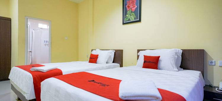 RedDoorz Plus-弗洛伦斯·隆班·托宾路-西博尔加(RedDoorz Plus @ Jalan FL Lumban Tobing Sibolga)图片