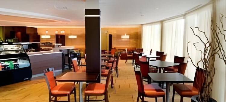 万怡华尔道夫酒店(Courtyard Waldorf)图片