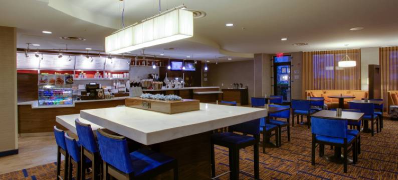 长岛/法明代尔共和国机场万怡酒店(Courtyard Republic Airport Long Island/Farmingdale)图片