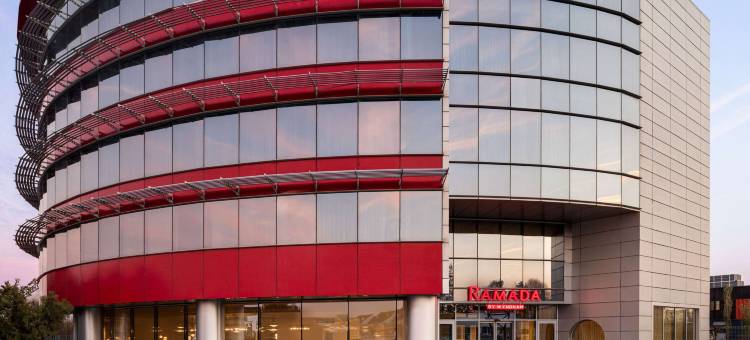 温德姆华美达布加勒斯特奥托佩尼机场酒店(Ramada by Wyndham Bucharest Otopeni Airport)图片