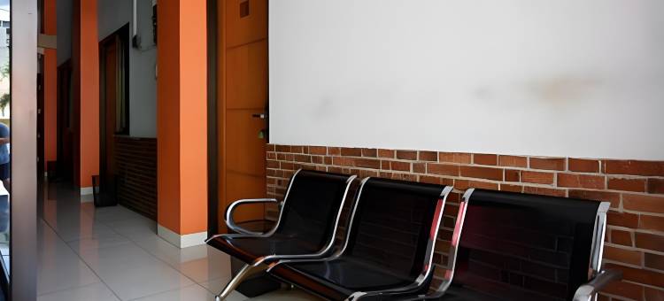 红多兹普拉斯酒店-近奇普特拉购物中心新邦利马2号(RedDoorz Plus Near Ciputra Mall Simpang Lima 2)图片