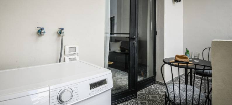 时尚2BD Bauhaus公寓带阳台(Stylish 2Bd Bauhaus Apt w Balcony)图片