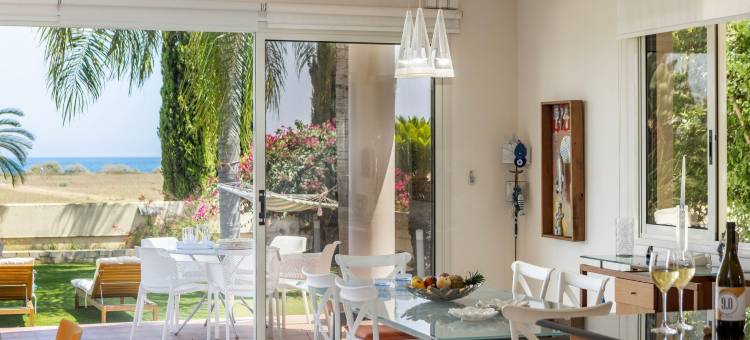 拉纳卡海滨别墅(Chelidonia Larnaca Seafront Villa)图片