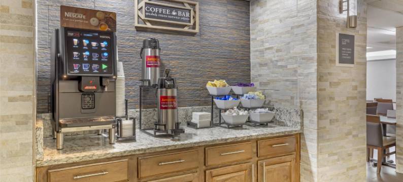 罗利克拉布特里谷贝斯特韦斯特优质酒店(Best Western Plus Raleigh Crabtree Valley Hotel)图片