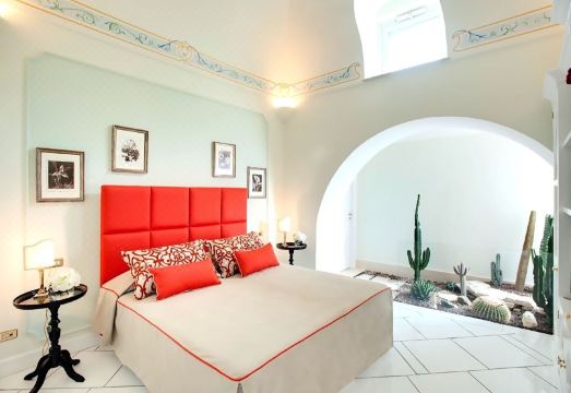 Villa LuceHotel Overview