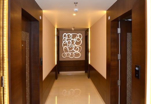 Hotel Sawera Grand Near Golden Temple Hotel Overview