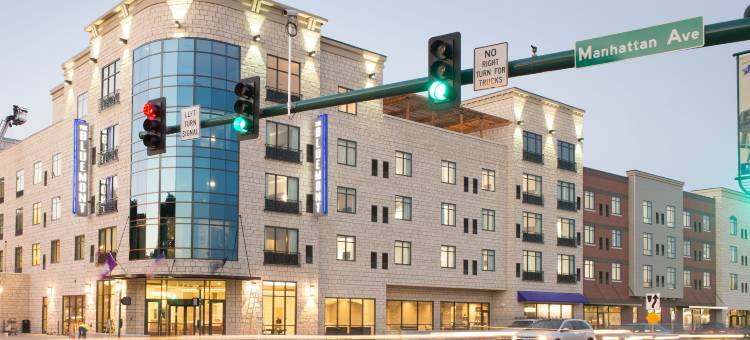 布鲁蒙特酒店(Bluemont Hotel)图片