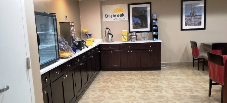 布鲁克林海洋公园戴斯酒店(Days Inn by Wyndham Brooklyn Marine Park)图片