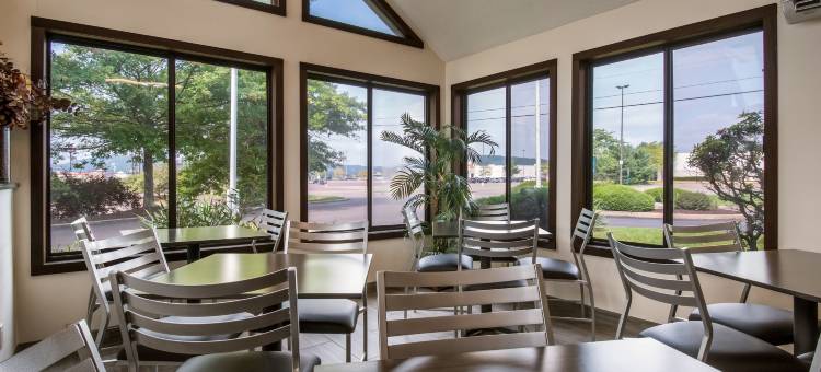 布鲁斯堡凯艺酒店(Quality Inn Bloomsburg)图片