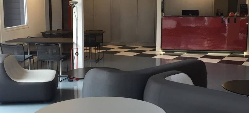 恩佐崔普斯凡尔赛基里亚德直营酒店(Enzo Hotels by Kyriad Direct Trappes)图片