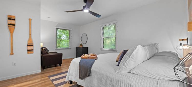 温馨木屋, 林中, 距湖6分钟, 3卧/2卫, 带热水浴缸 & 火坑!(Cozy Cabin in the Woods, 3 Br/2Ba, 6 Min. from Lake, w/Hot Tub & Fire Pit!)图片
