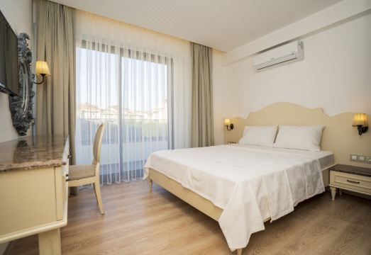 Channel Suites Hotel Overview