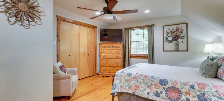 'cape Royale'豪华的利文斯顿小屋，带热水浴缸！('Cape Royale' Luxury Livingston Cabin w/ Hot Tub!)图片