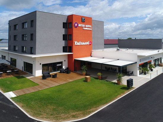 阿让西部汇流原生酒店